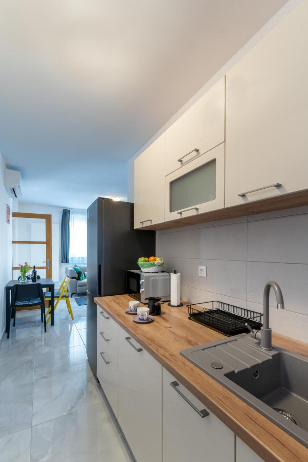 Apartman Jabuka - Free Parking Карловаць Екстер'єр фото